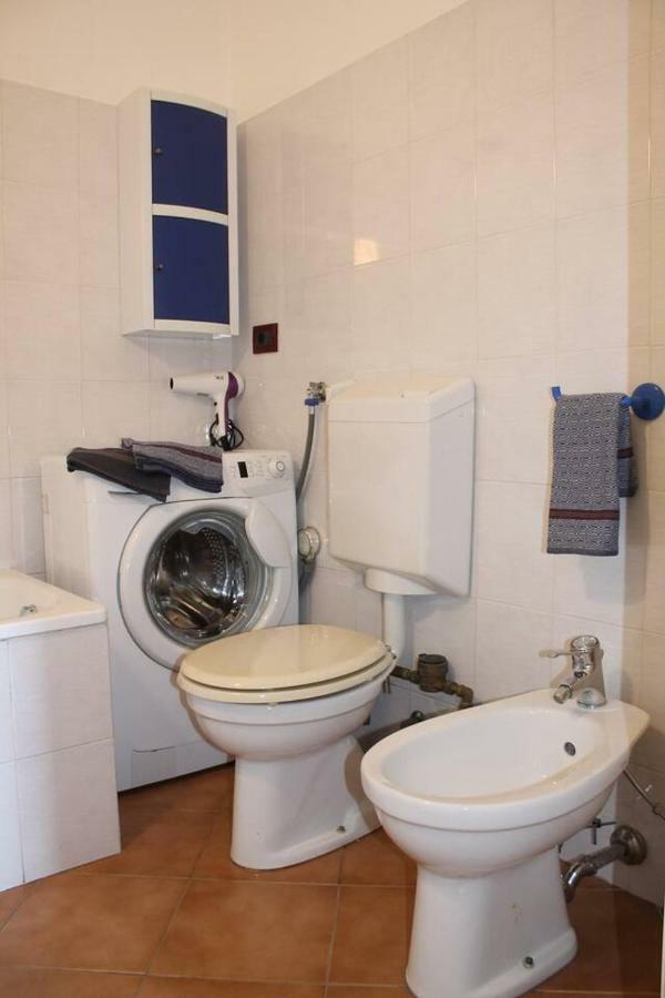 La Casetta Di Graziella Apartment Vezzi Portio Luaran gambar