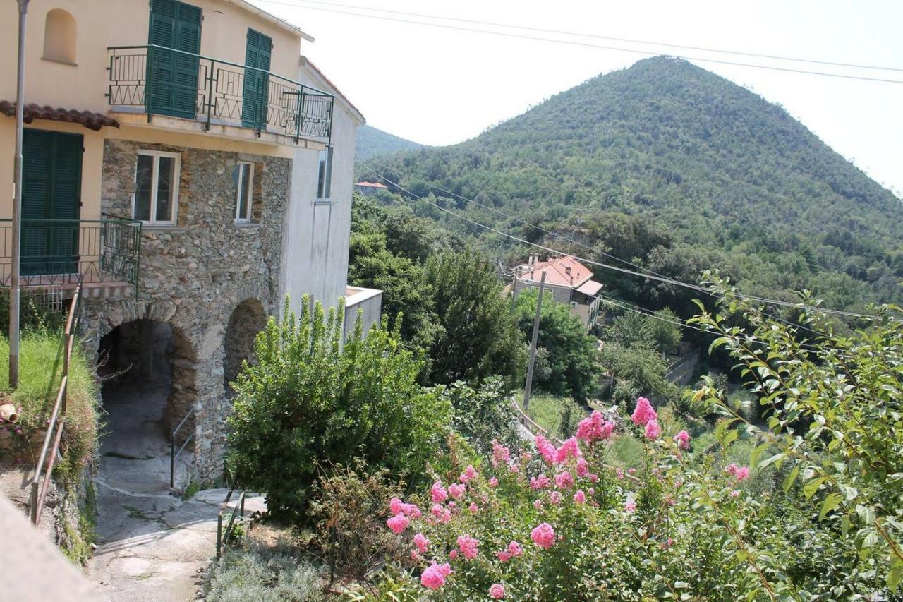 La Casetta Di Graziella Apartment Vezzi Portio Luaran gambar