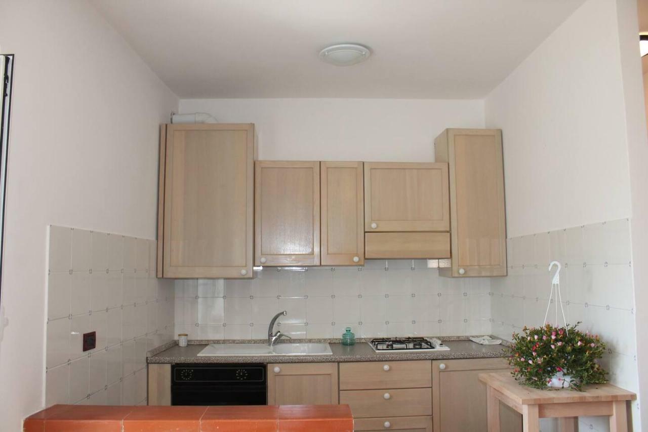 La Casetta Di Graziella Apartment Vezzi Portio Luaran gambar