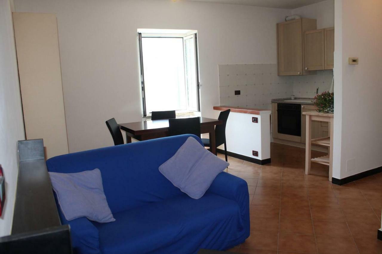 La Casetta Di Graziella Apartment Vezzi Portio Luaran gambar